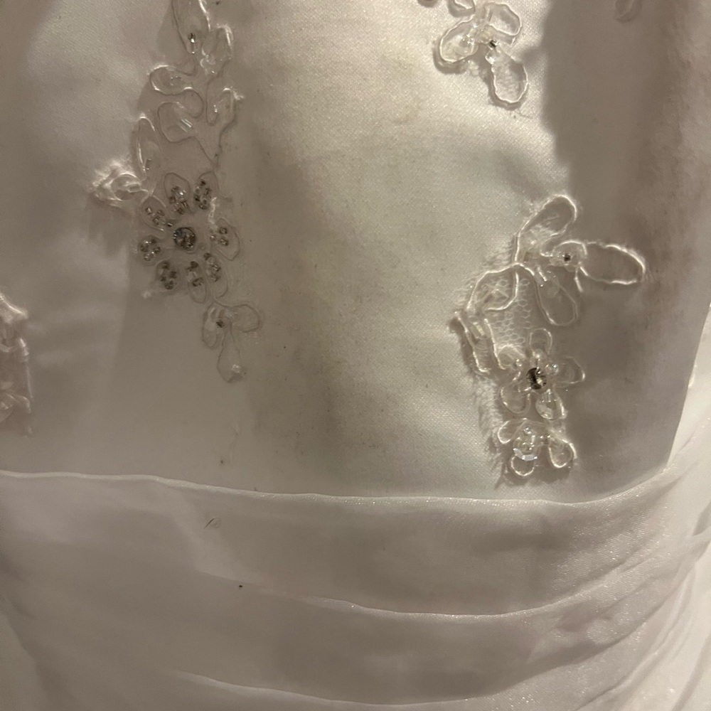 David’s bridal 9L9479 wedding gown - Picture 8 of 17